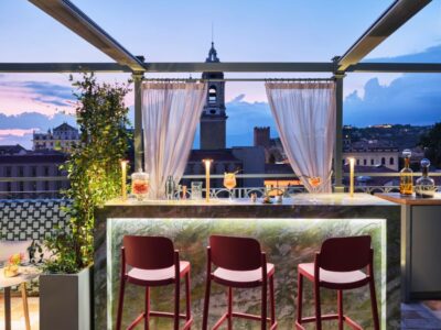 Bancone bar in Marmo Verde su terrazzza Hotel